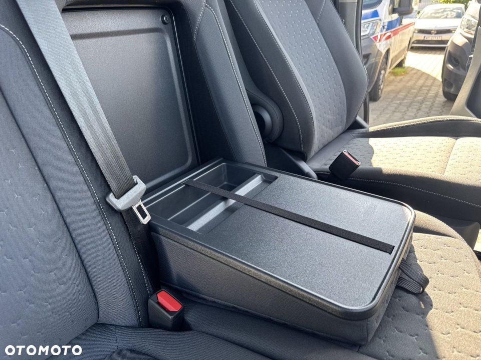 Ford Tourneo Custom - 30
