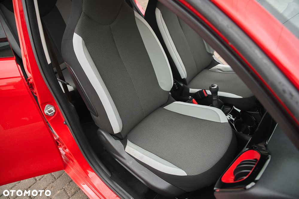 Toyota Aygo x-play Edition S+ - 23