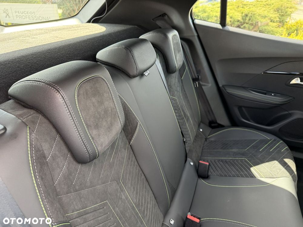 Peugeot 2008 PureTech mHEV GT E-DCS6 - 16