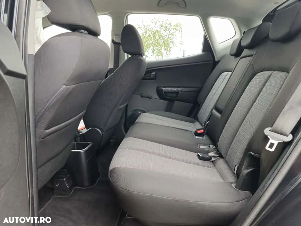 Kia Venga - 8