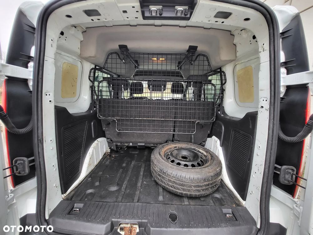 Ford Transit Connect - 17