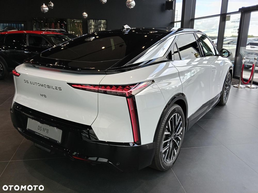 DS Automobiles N°8 2025