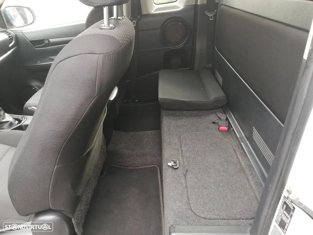 Toyota Hilux 2.4 D-4D Xtra-Cab 4WD - 11