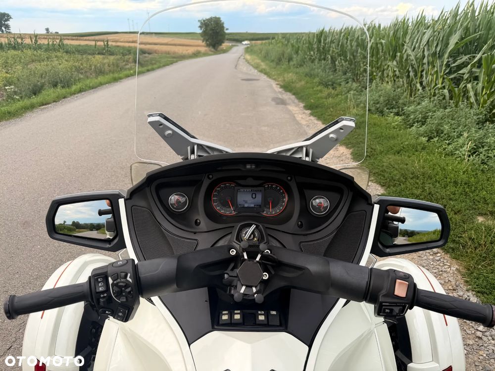 Can-Am Spyder - 12