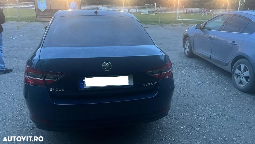 Skoda Superb 2.0 TDI DSG Ambition - 2