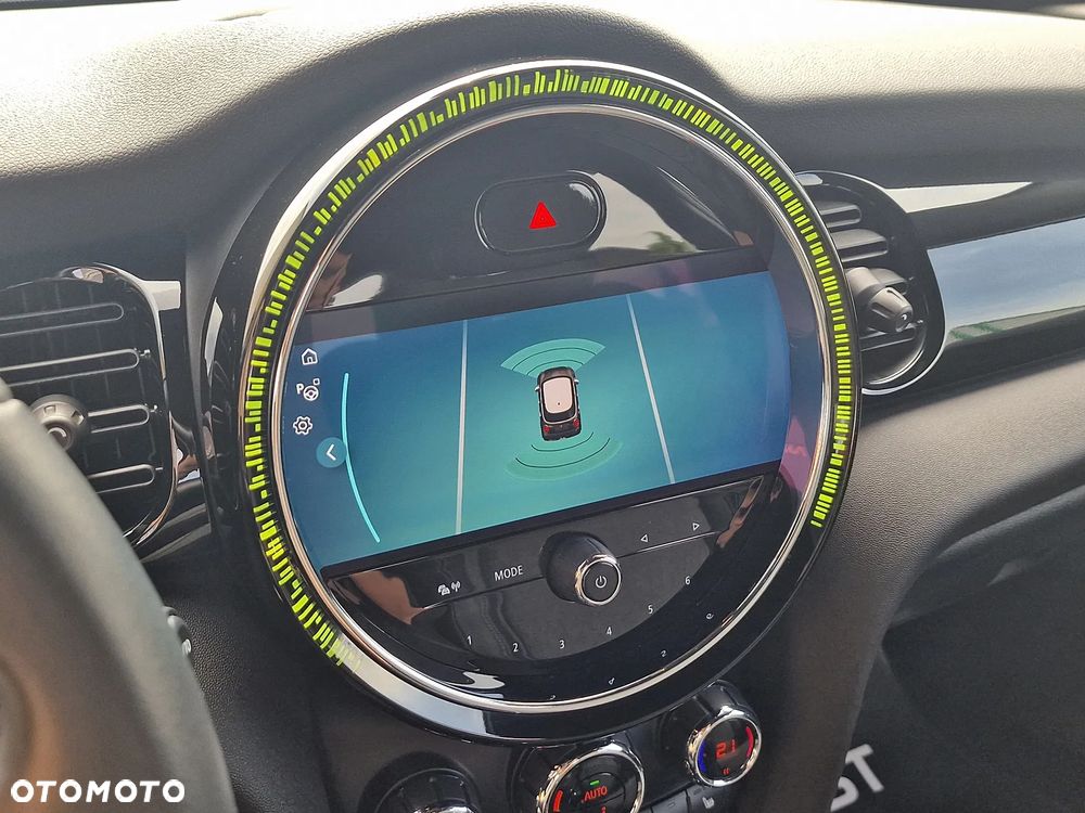 MINI Cooper Essential Trim - 17