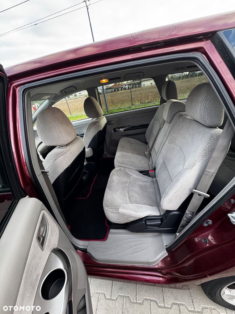 Mitsubishi Grandis 2.4 Intense - 14