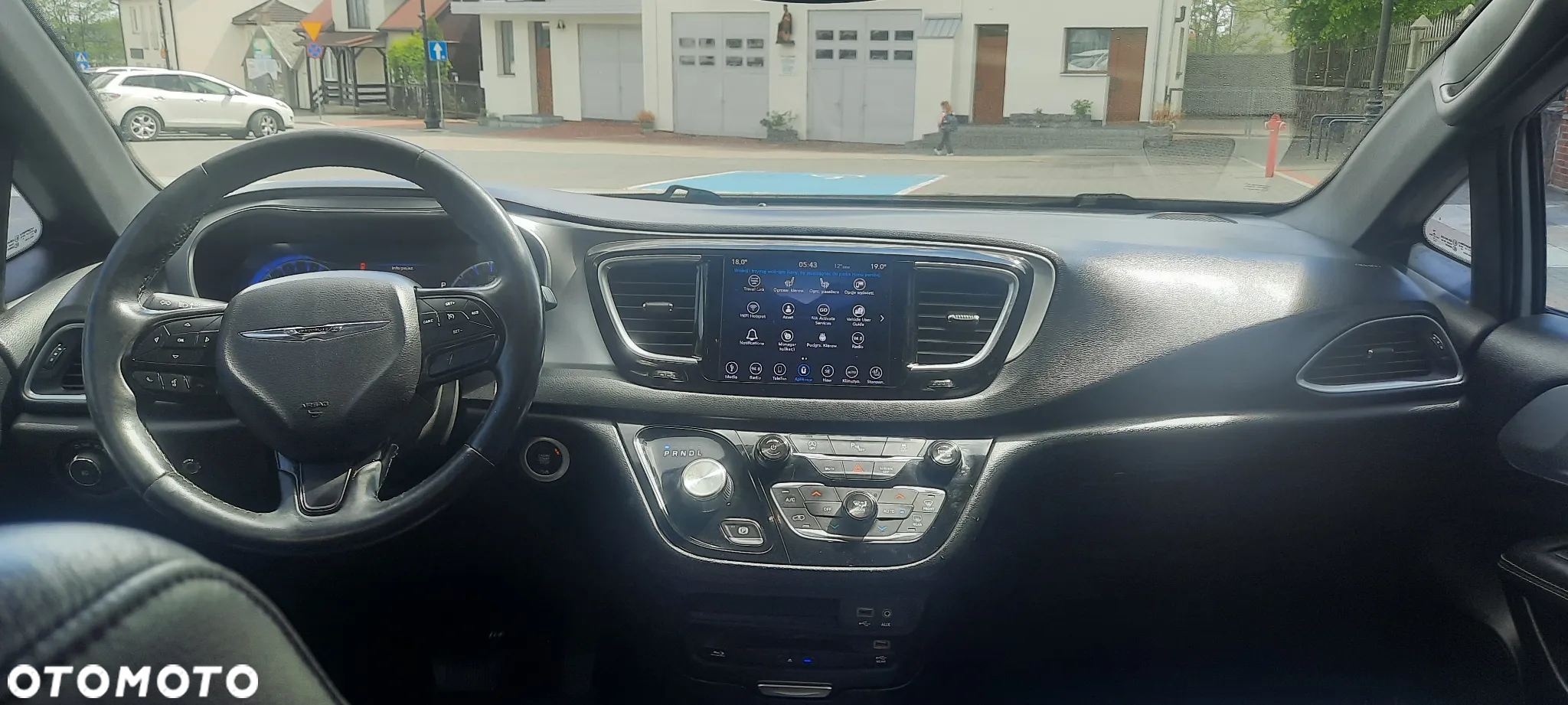 Chrysler Pacifica - 34