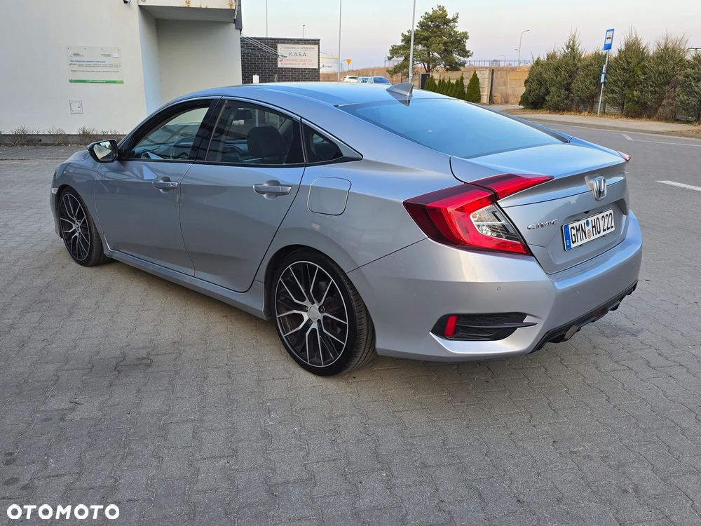 Honda Civic 1.5 i-VTEC Turbo CVT Executive - 11