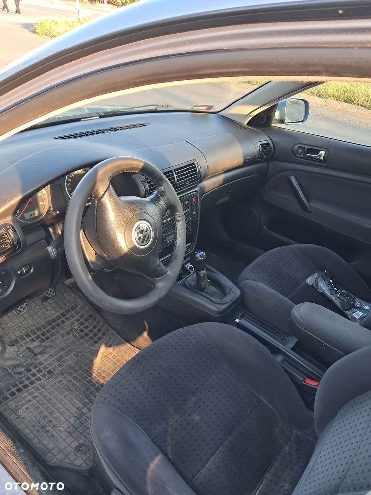 Volkswagen Passat 1.8 - 11