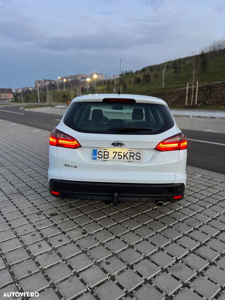 Ford Focus 2.0 TDCI DPF Powershift Titanium - 17