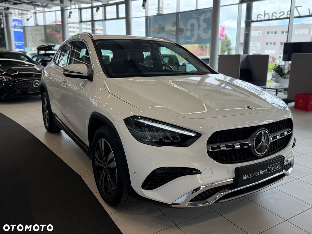 Mercedes-Benz GLA 200 Progressive - 12