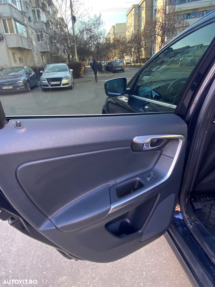 Volvo XC 60 D4 Geartronic Momentum - 15