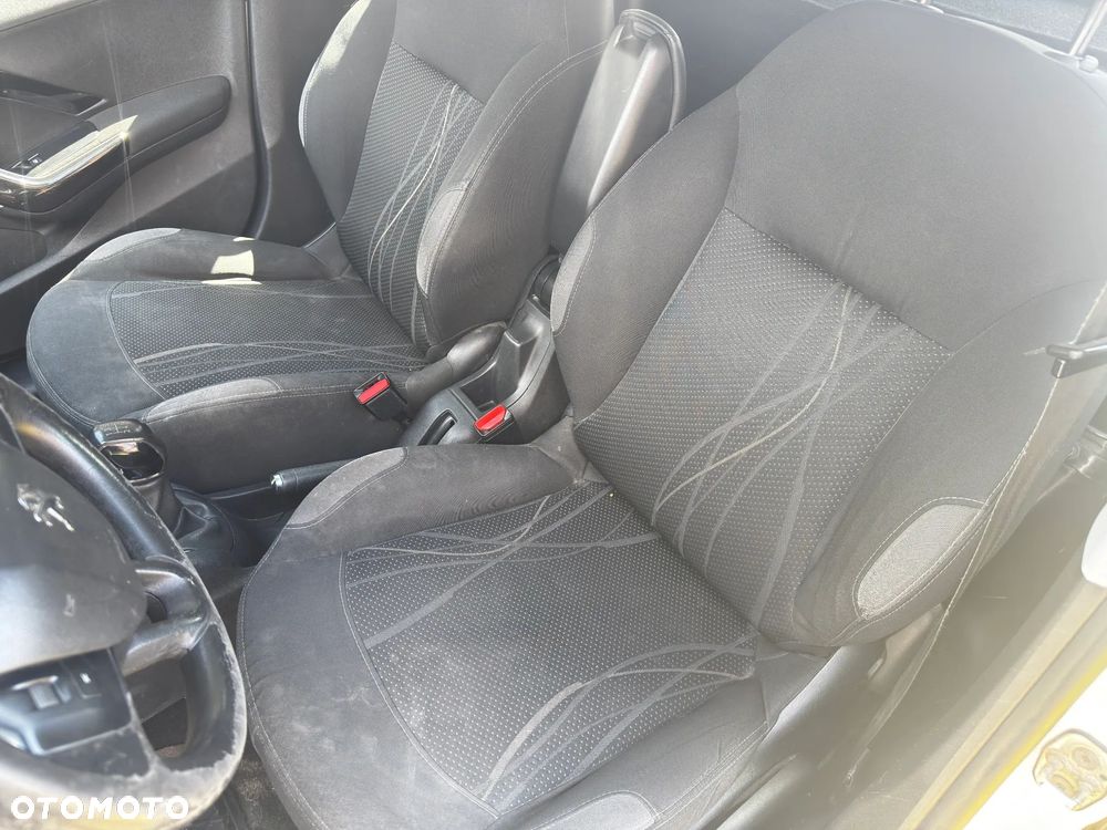 Peugeot 208 1.6 e-HDi Allure STT - 21