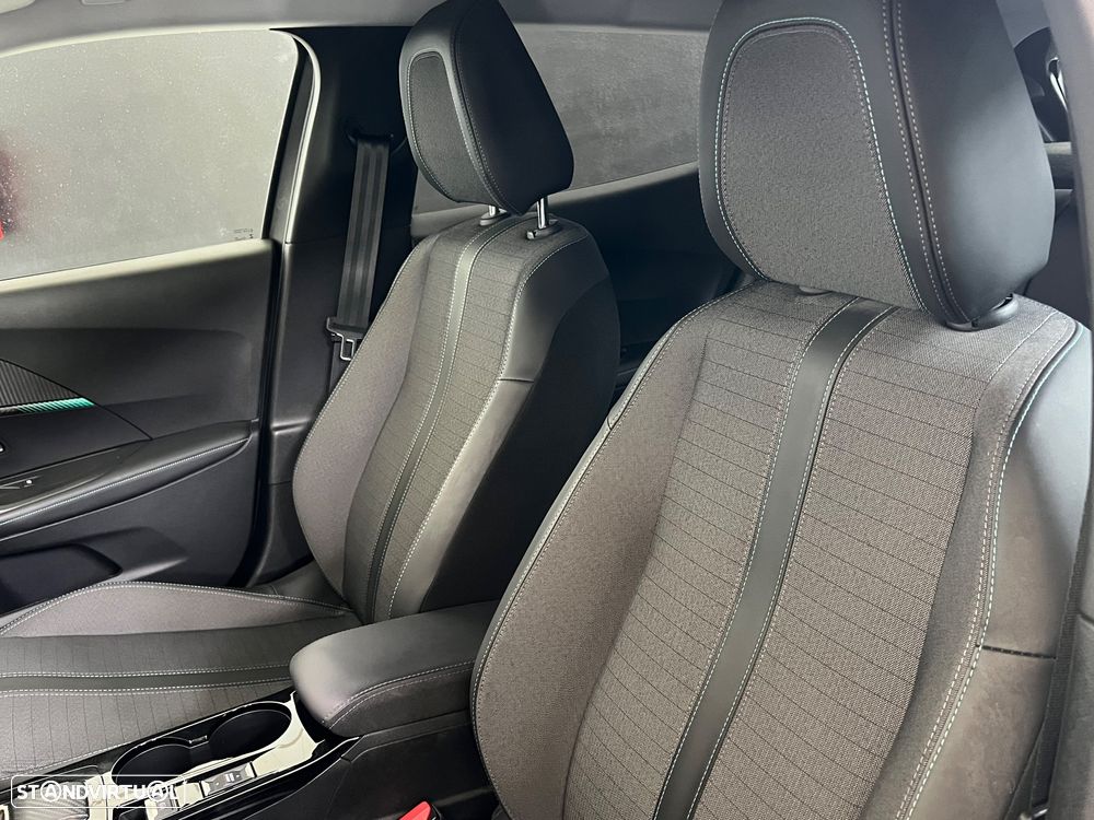 Peugeot 2008 1.2 PureTech Allure Pack EAT8 - 21