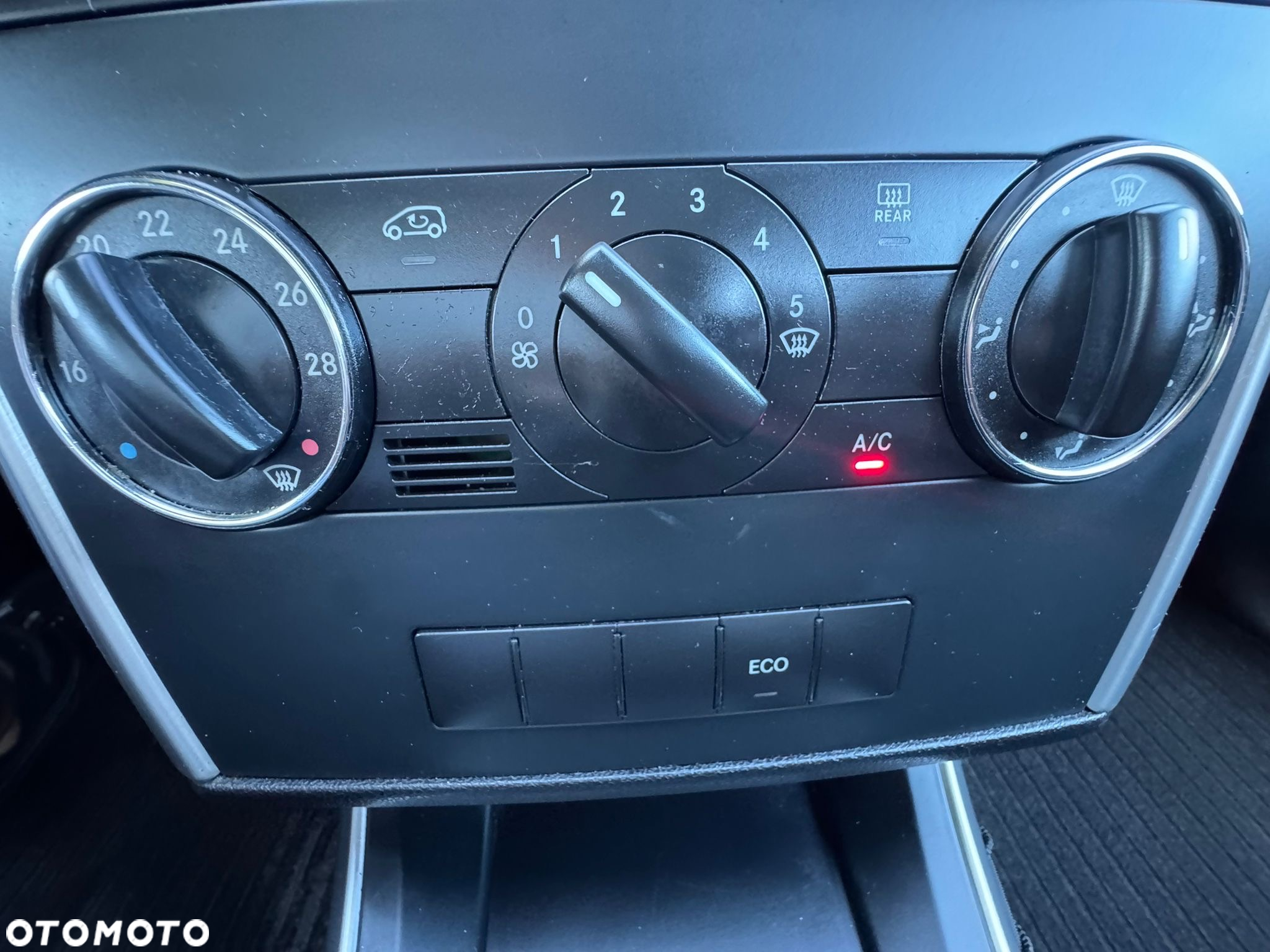 Mercedes-Benz Klasa A 160 BlueEFFICIENCY Special Edition - 38