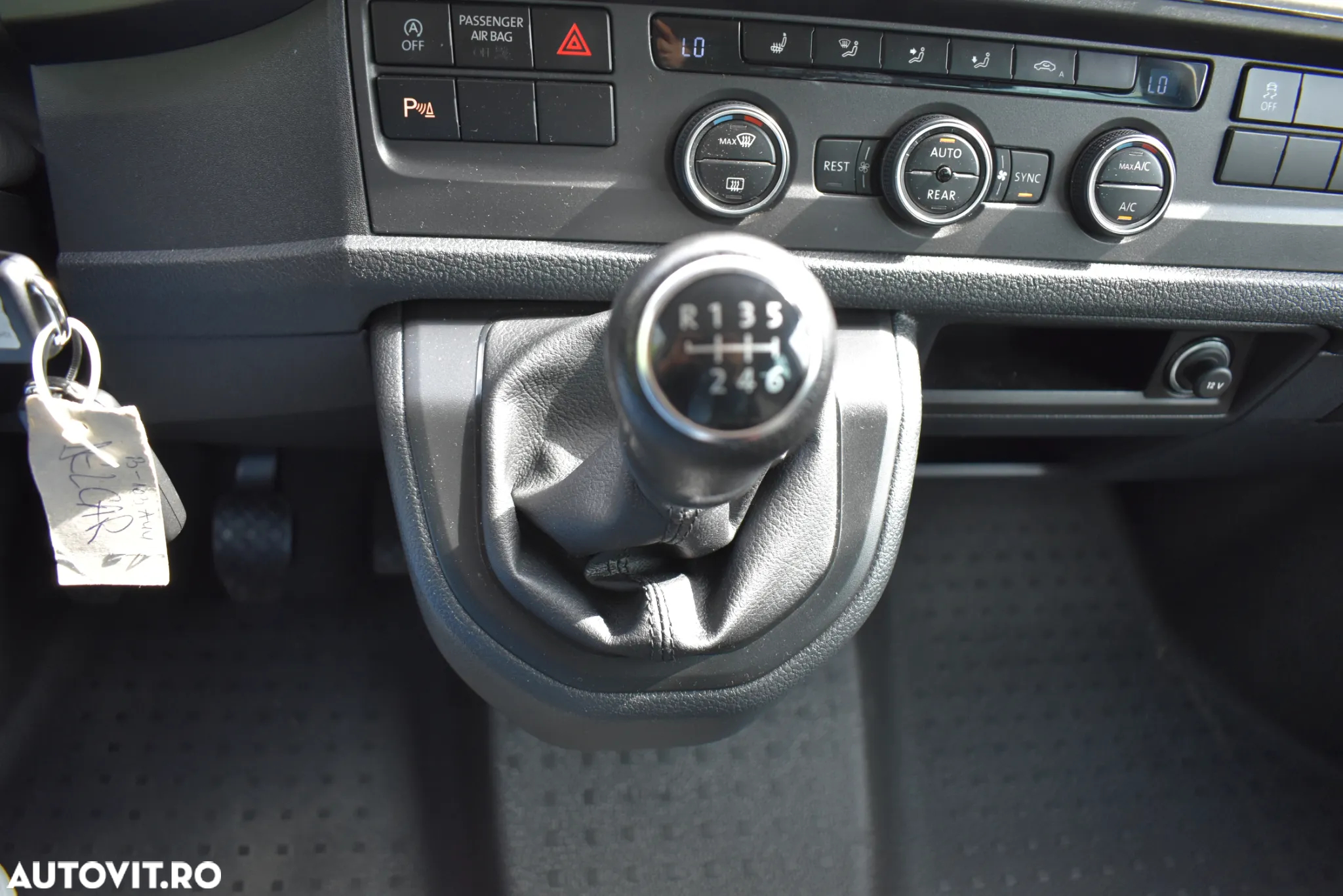 Volkswagen Caravelle T6 2.0 TDI LR Comfortline - 28