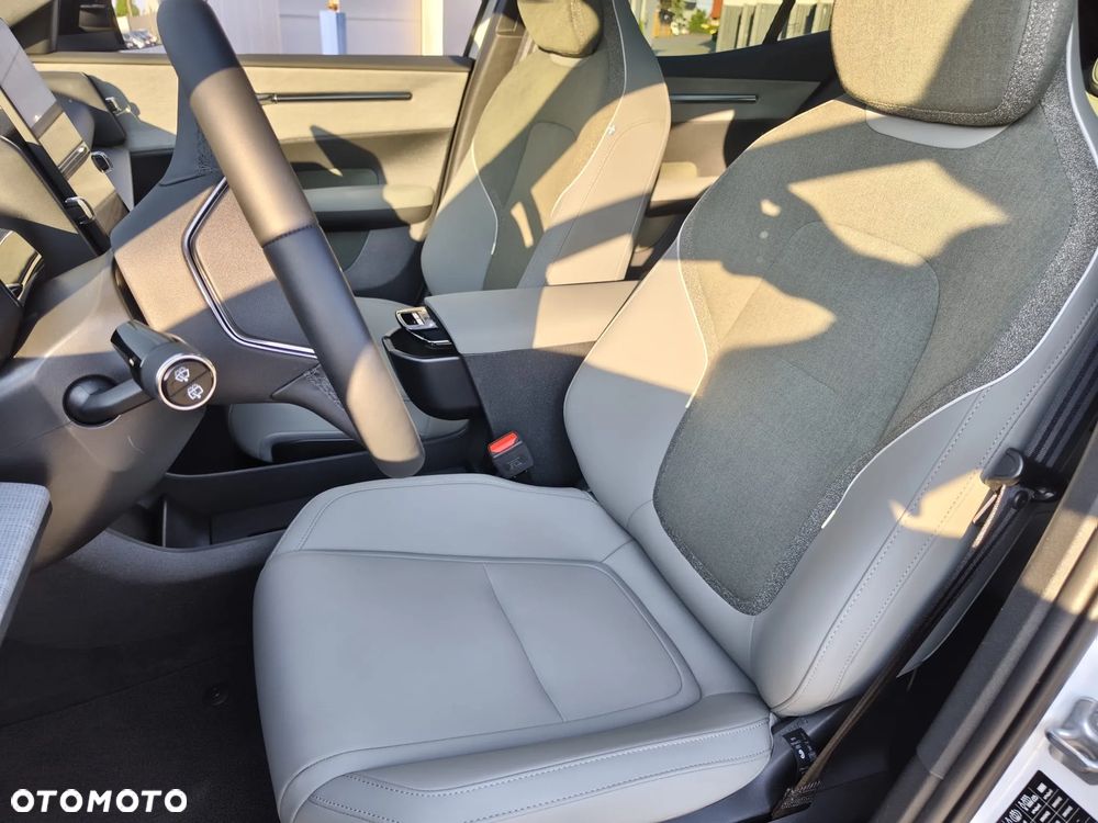 Volvo EX30 69kWh Twin Motor Ultra Black Edition - 8