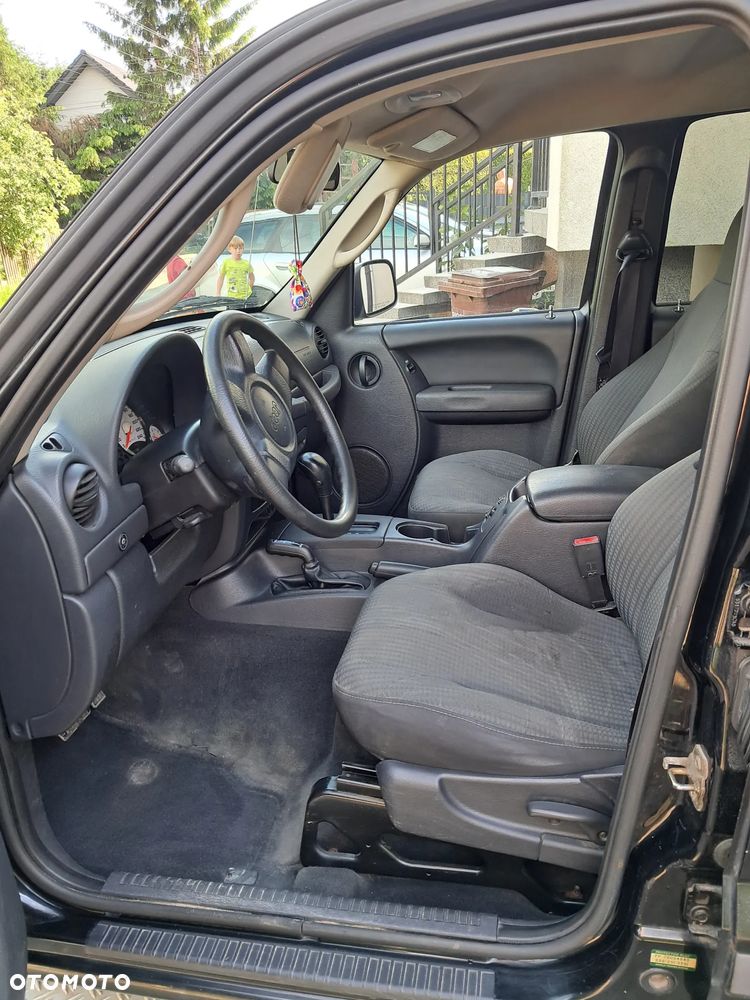 Jeep Liberty - 8