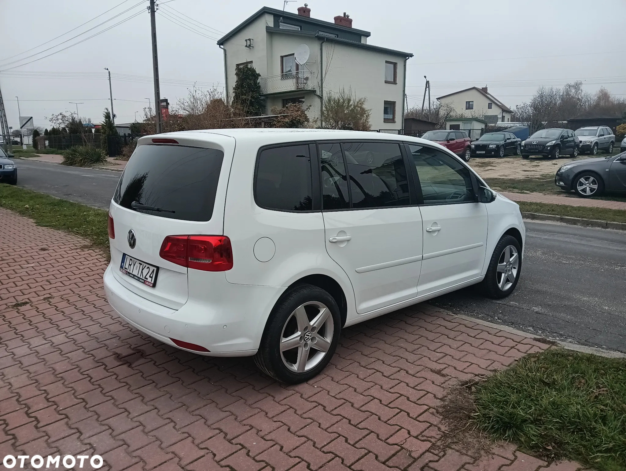 Volkswagen Touran 2.0 TDI DPF BlueMotion Technology DSG Comfortline - 3