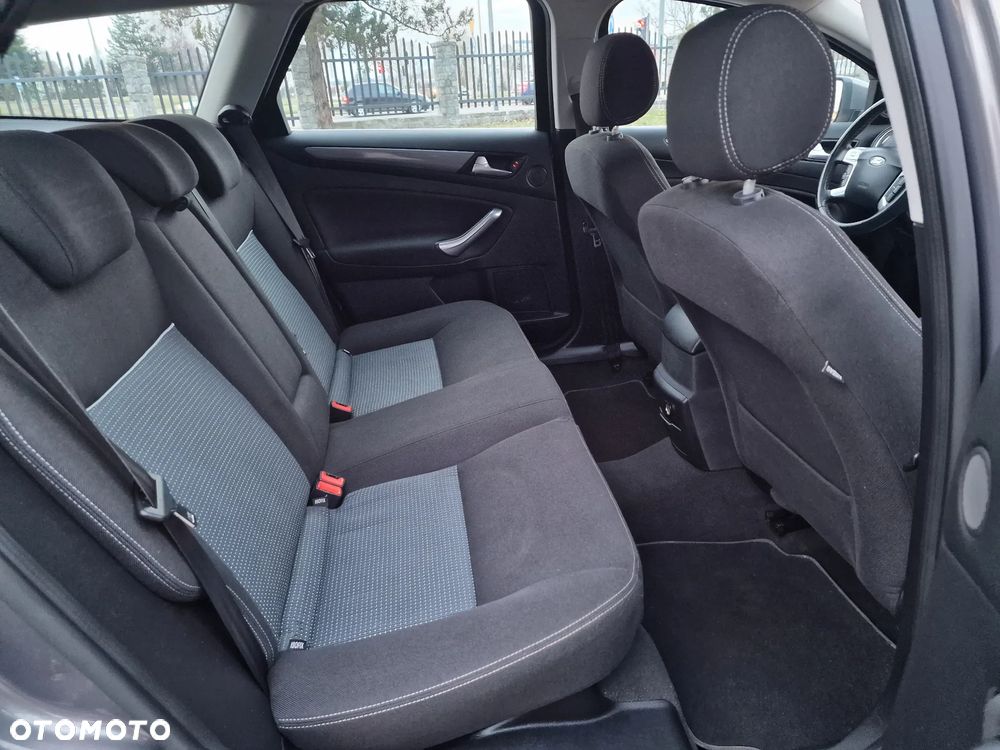Ford Mondeo - 16