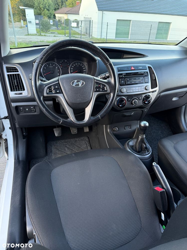 Hyundai i20 - 24