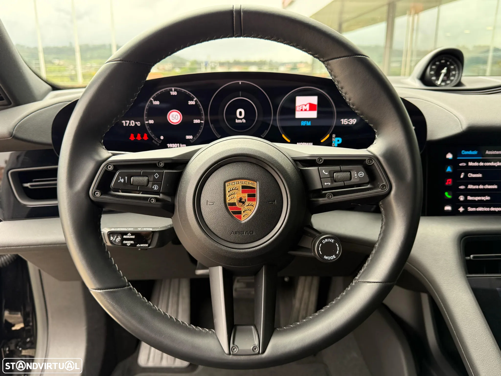 Porsche Taycan Cross Turismo 4 - 10