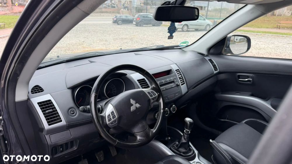 Mitsubishi Outlander - 30