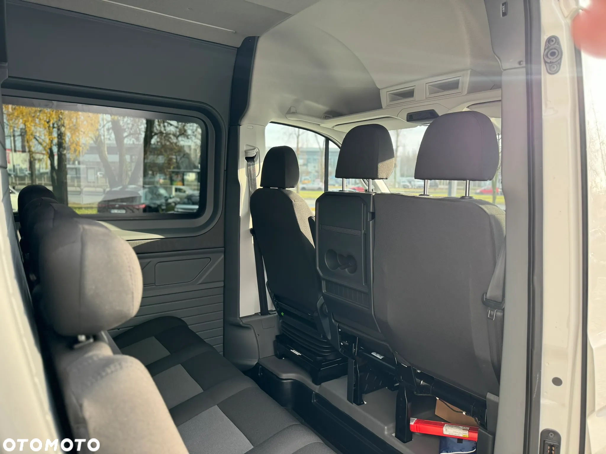 Volkswagen Crafter Brygadówka 7 osób - 7