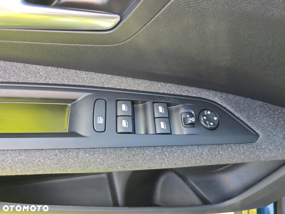 Peugeot 3008 BlueHDi 130 Stop & Start EAT8 Active - 23