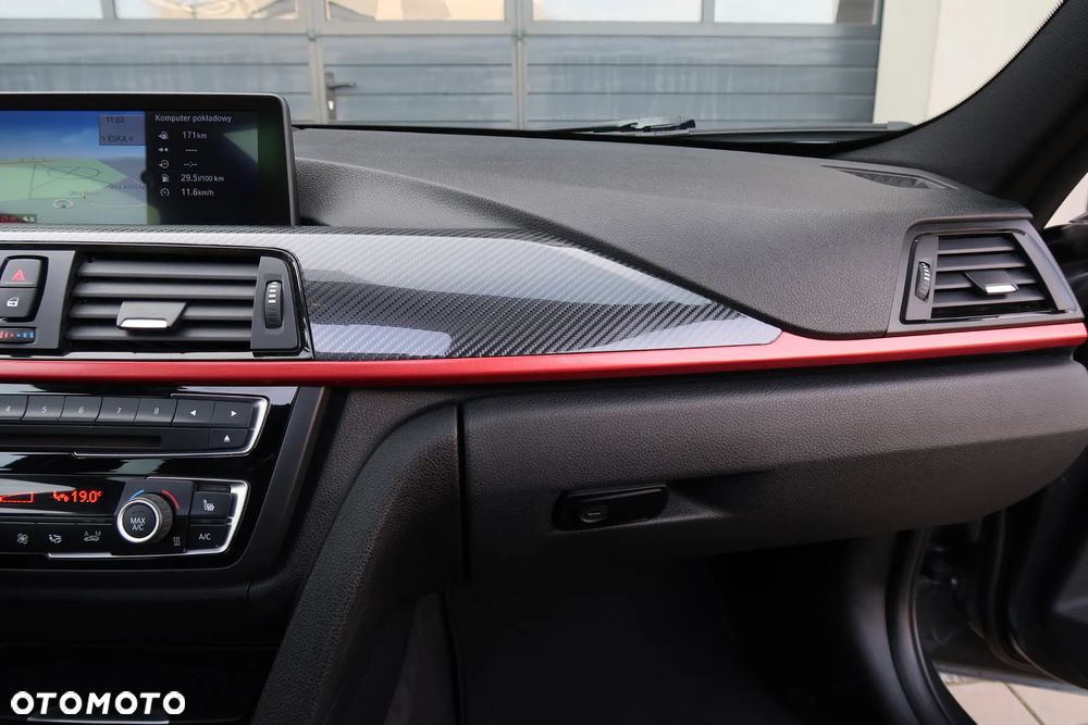 BMW Seria 3 335i xDrive M Sport - 35