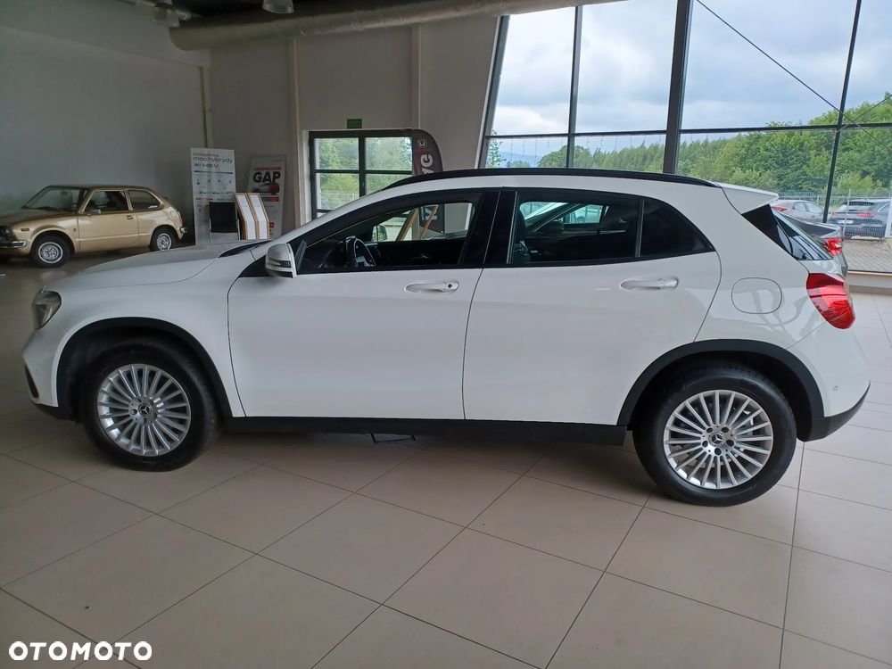 Mercedes-Benz GLA 200 7G-DCT - 4