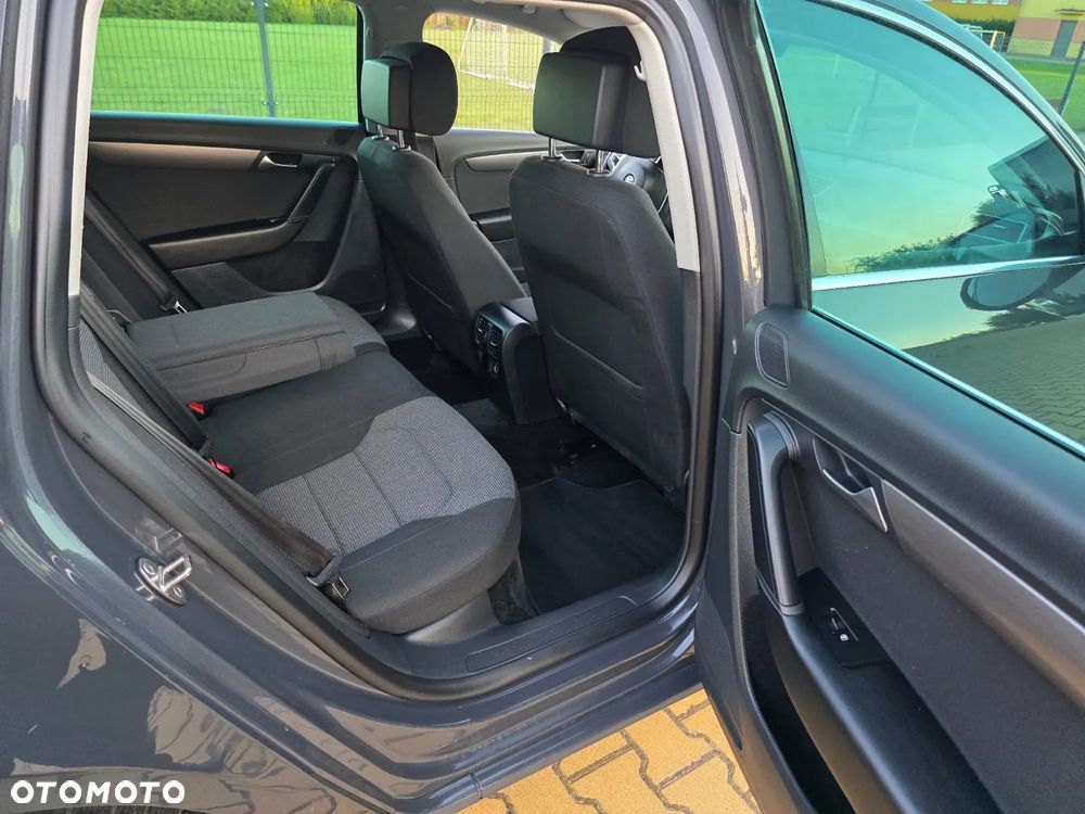 Volkswagen Passat 1.6 TDI Comfortline - 11