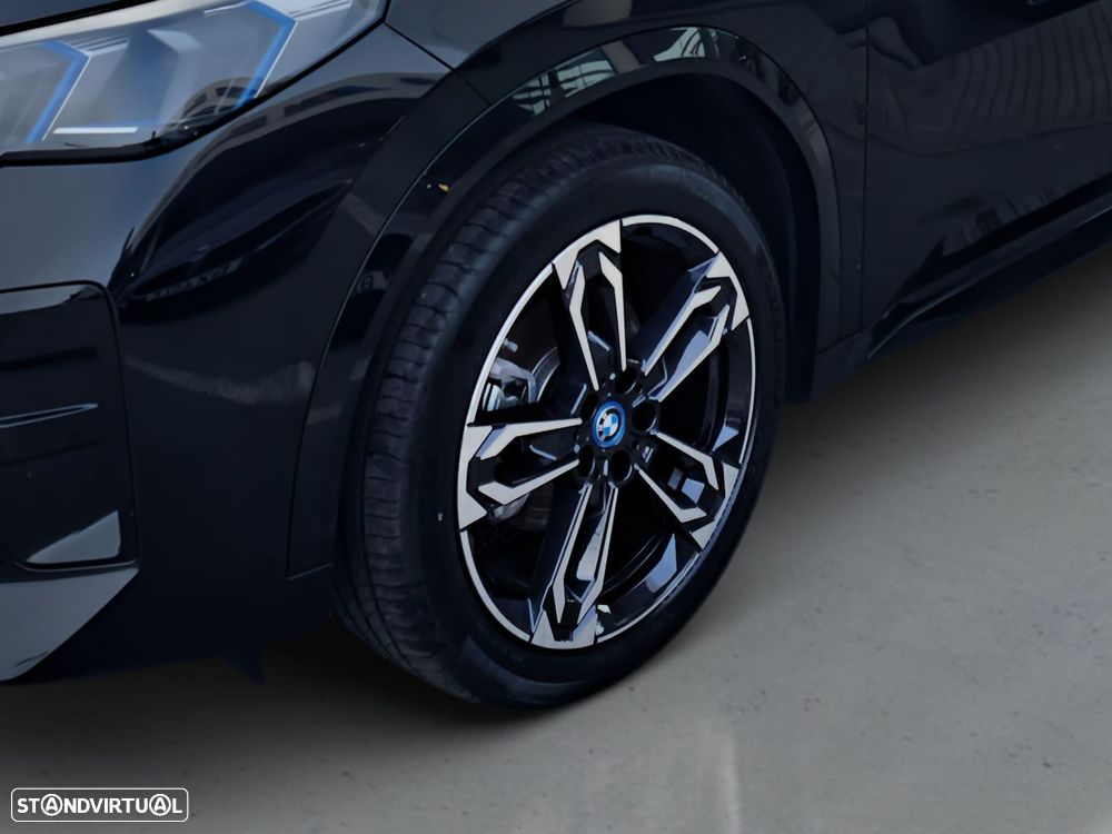BMW iX2 eDrive20 Pack Desportivo M - 4