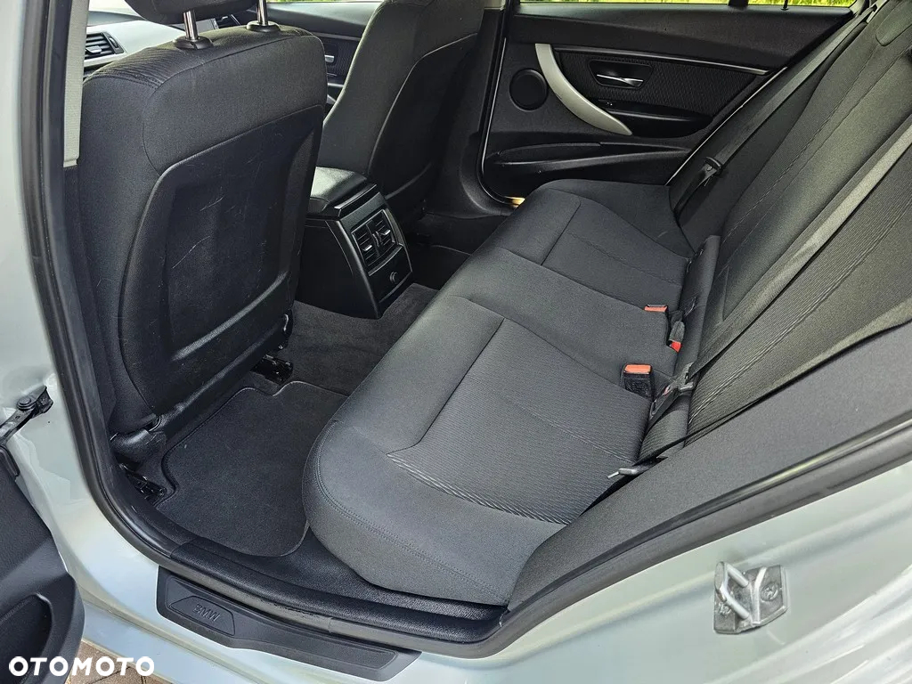BMW Seria 3 318d Touring Sport Line - 27