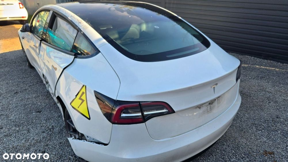 Tesla Model 3 - 16
