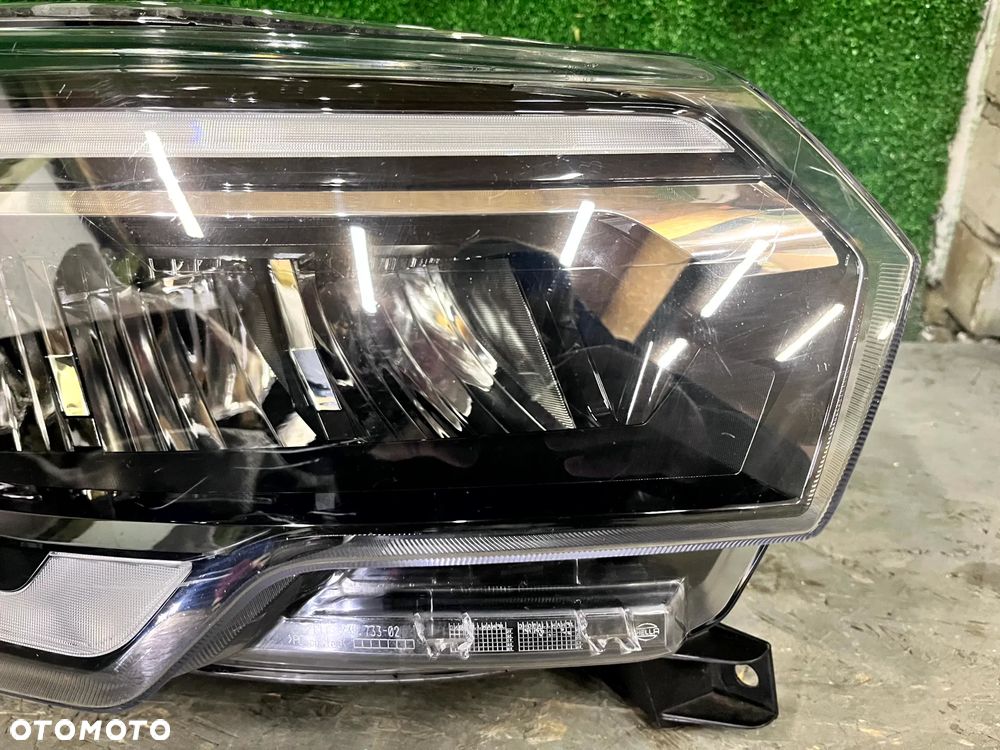 RENAULT TRAFIC III 2-GI LIFT 2021- LAMPA PRAWY PRZÓD PRAWA PRZEDNIA LEKKO USZKODZONA KOMPLETNA 260102899R - 2