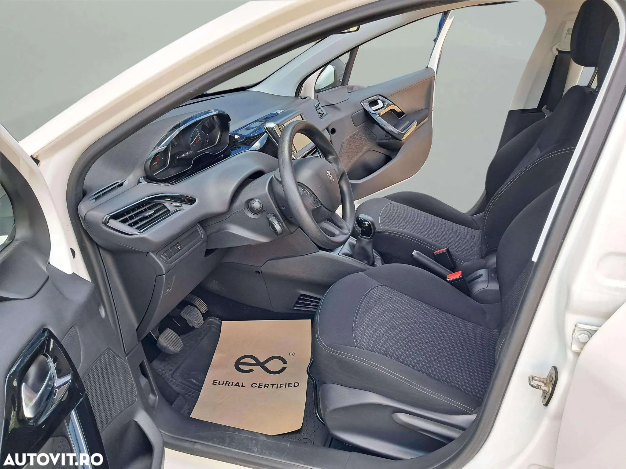 Peugeot 208 1.2 L PureTech Active - 6