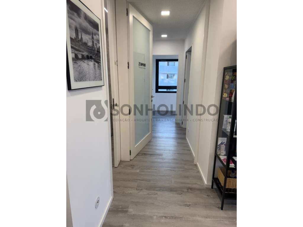 Sala/gabinete clínico disponível para arrendamento mensal. - Grande imagem: 5/11