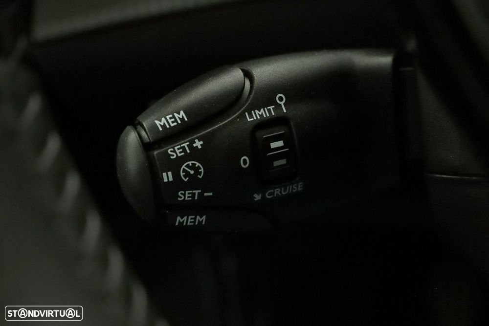 Peugeot 2008 1.2 PureTech Allure - 18