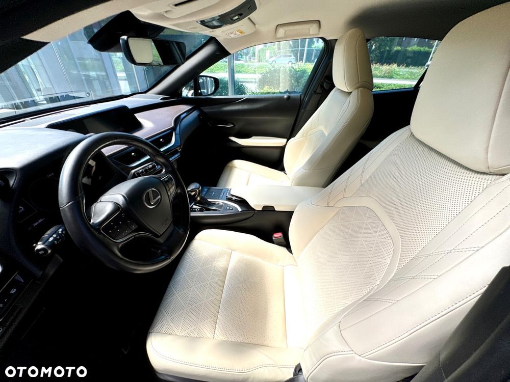 Lexus UX - 5