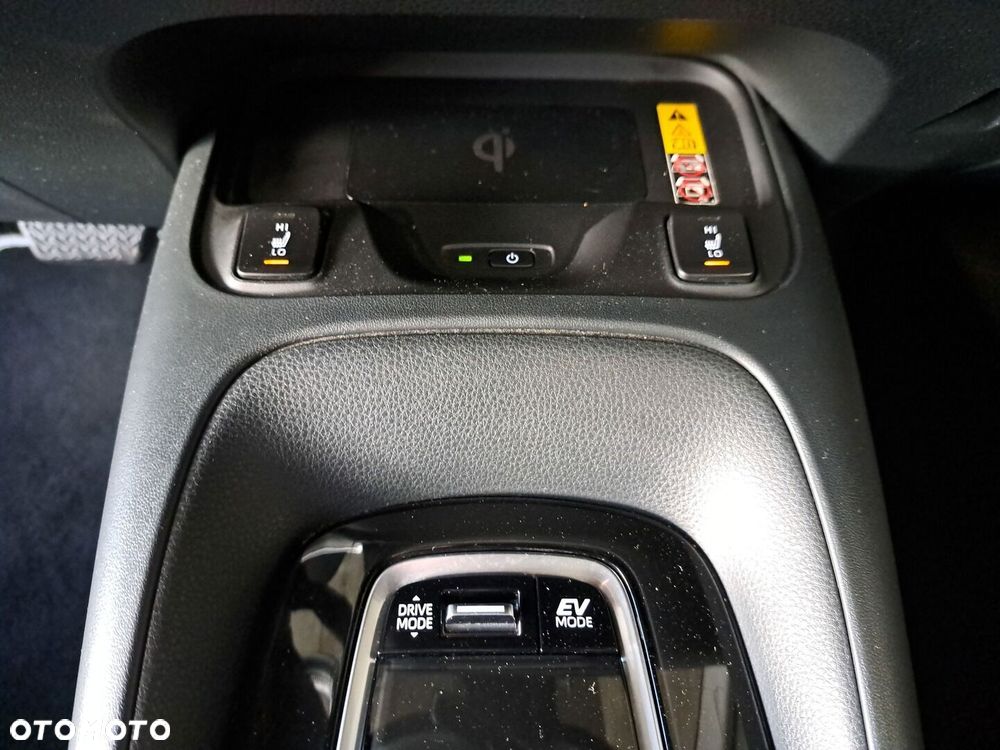 Toyota Corolla 1.8 Hybrid Comfort - 28