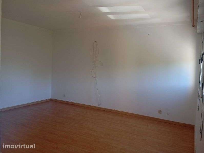 Arrenda-se apartamento T4 no centro da vila de Condeixa-a-Nova - Grande imagem: 2/12