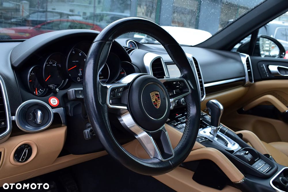 Porsche Cayenne Standard - 4