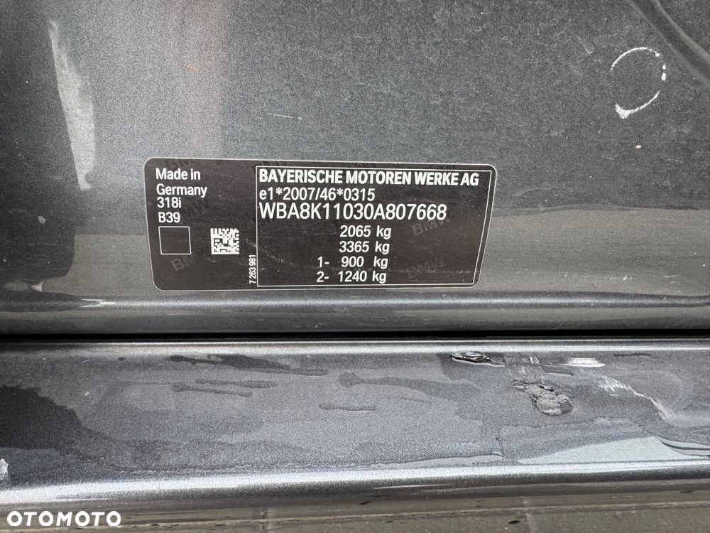 BMW Seria 3 318i - 11