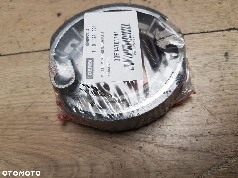 Szczęki hamulcowe Derbi 50 Furax  00F04701141 - 3