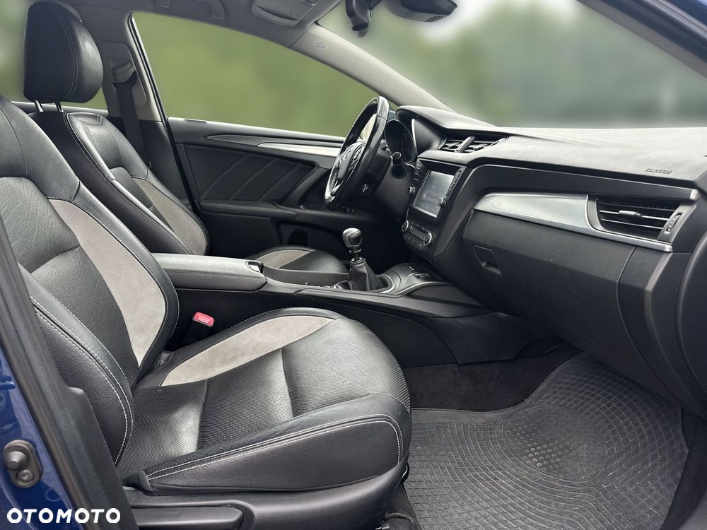 Toyota Avensis 2.0 D-4D Premium - 14