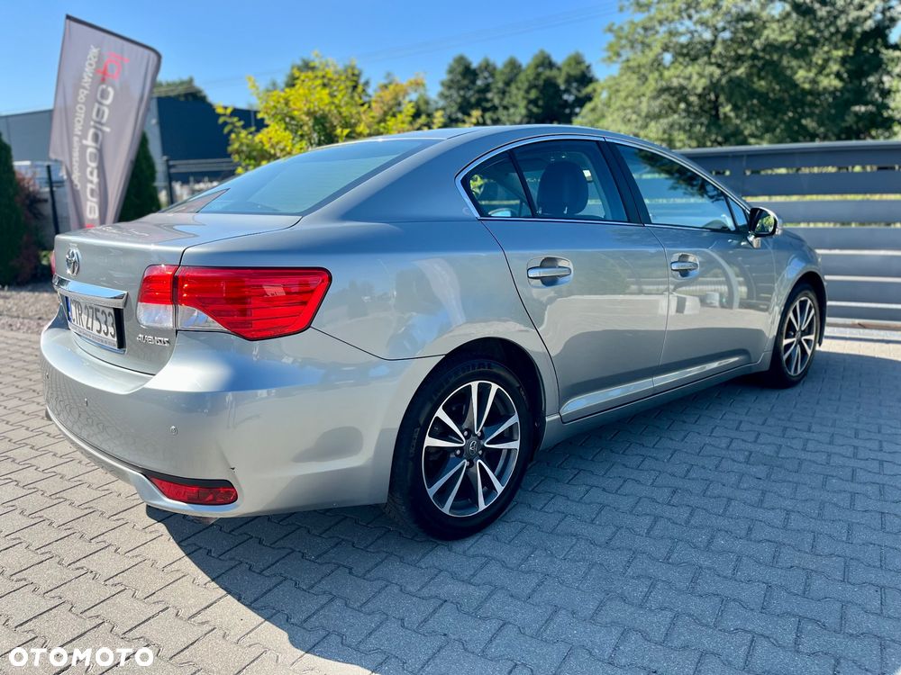 Toyota Avensis 2.0 D-4D Premium - 11
