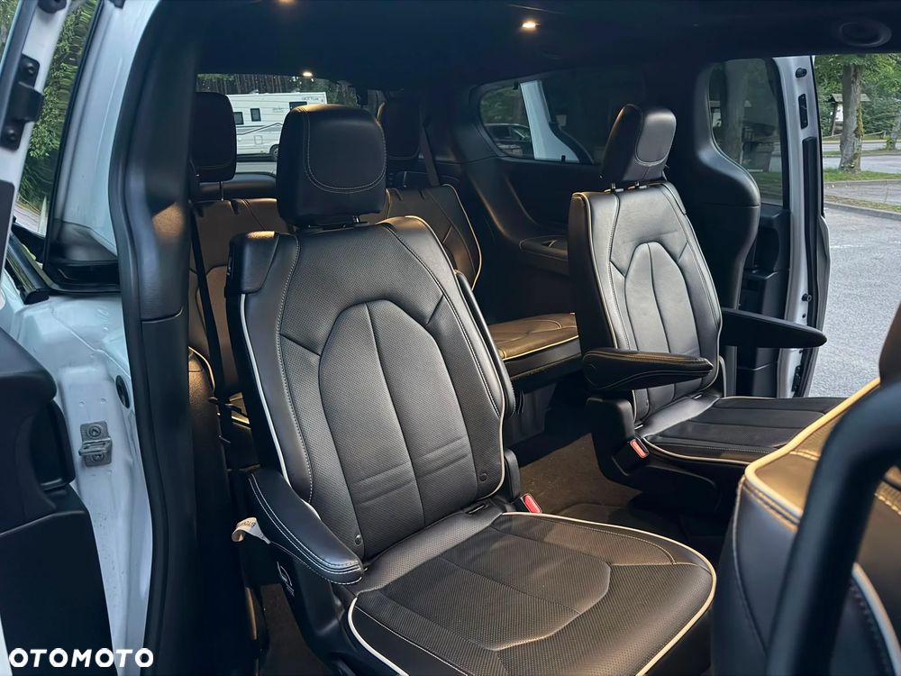 Chrysler Pacifica - 8