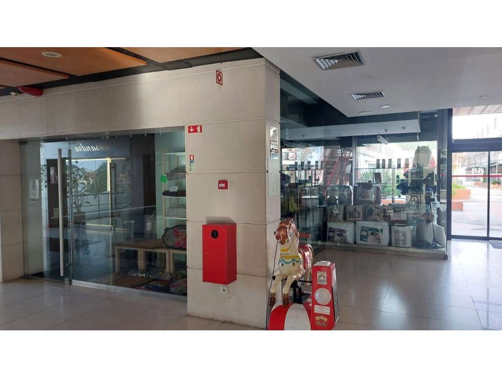 Loja no Centro Comercial Solátia, Centro Cívico de Carnaxide - Grande imagem: 3/18